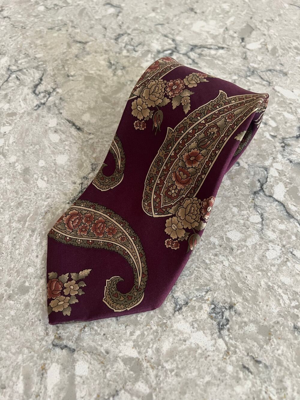 Bill Blass Men's 100% Silk Neck Tie Magenta Gold Paisley JJ